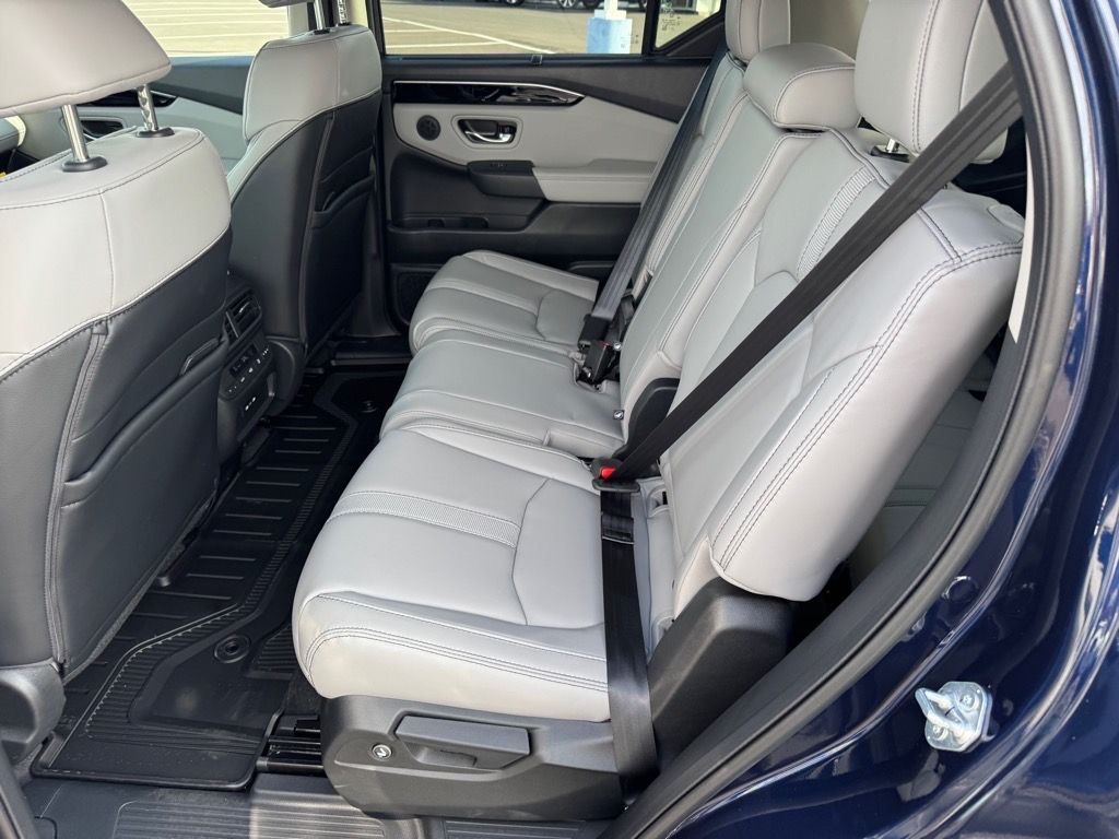 2025 Honda Pilot Touring photo 4