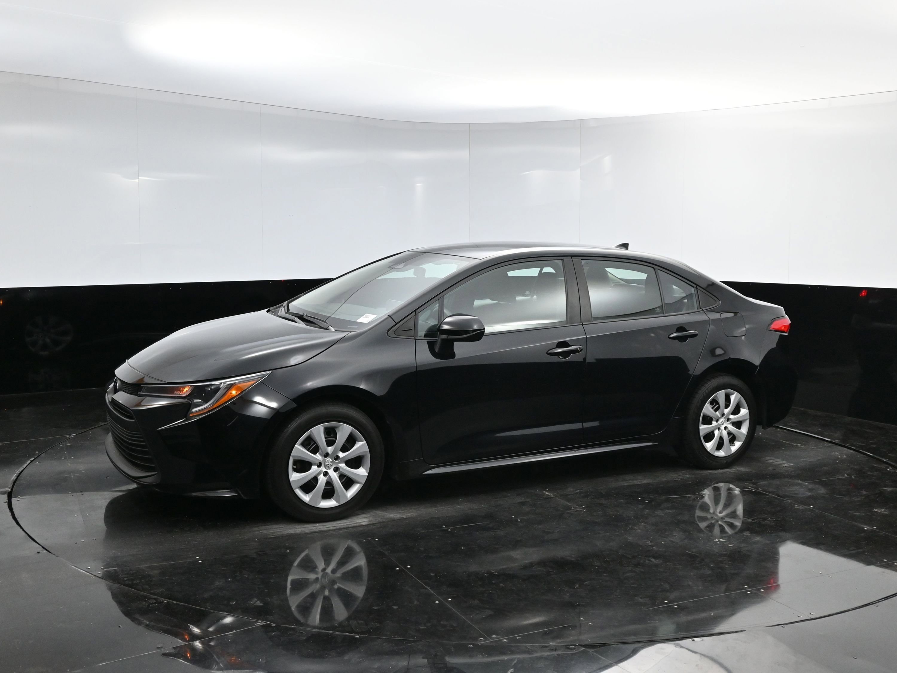 2023 Toyota Corolla LE photo 3