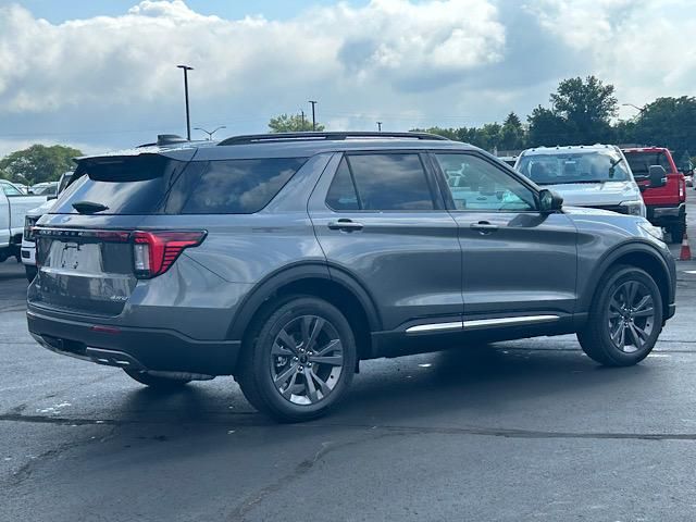 2025 Ford Explorer photo 12
