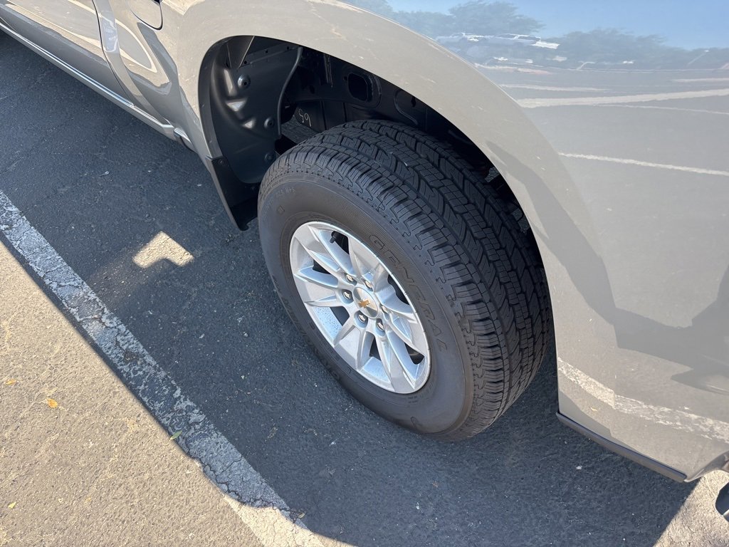 2025 Chevrolet Silverado 1500 LT photo 9