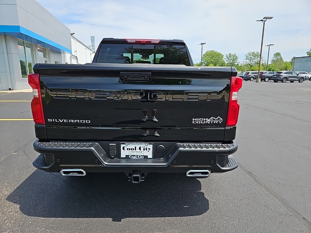 2025 Chevrolet Silverado 1500 High Country photo 4