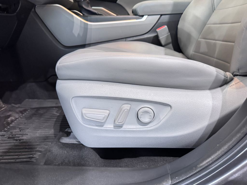2022 Toyota Highlander Hybrid XLE photo 23