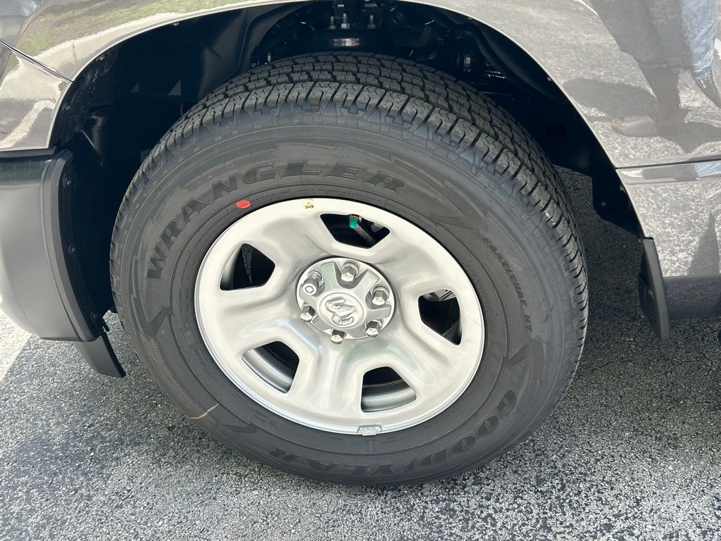 2025 Ram 1500 Tradesman photo 13