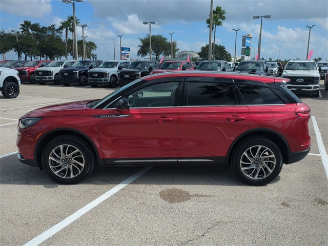 2022 Lincoln Corsair Standard photo 6