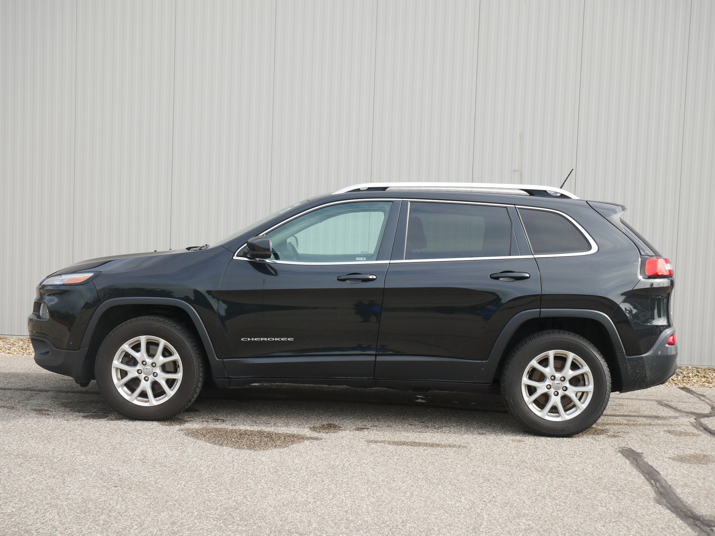 Used 2014 Jeep Cherokee Latitude with VIN 1C4PJMCS8EW100593 for sale in Hastings, Minnesota