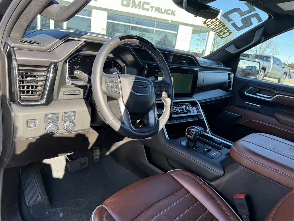 2025 GMC SIERRA - Image 17