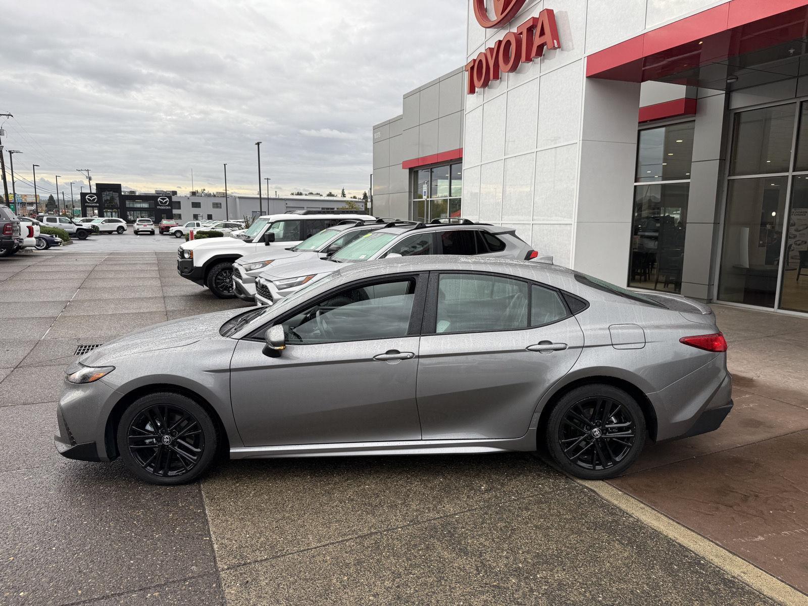 2025 Toyota Camry SE photo 3