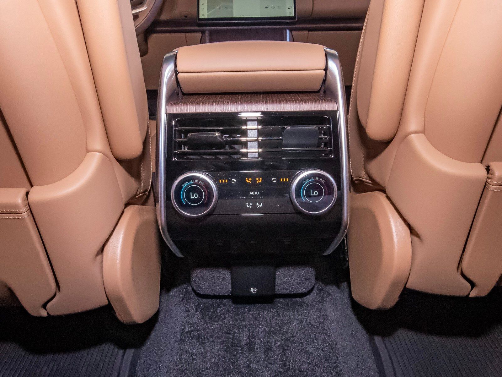2025 Land Rover Range Rover SE photo 48