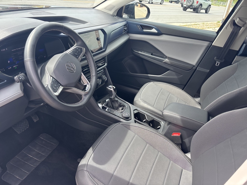 2024 Volkswagen Taos SE photo 8