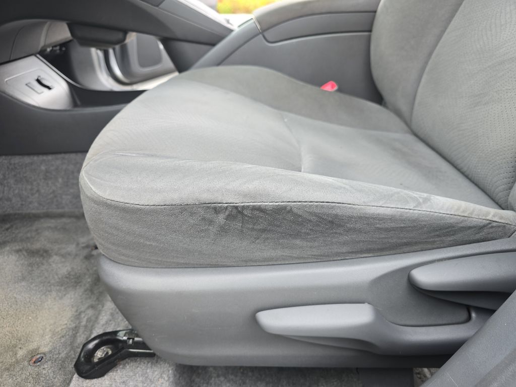 2010 Toyota Prius Two photo 23