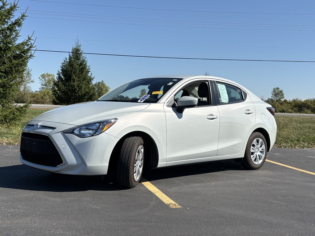 2019 Toyota Yaris L photo 3