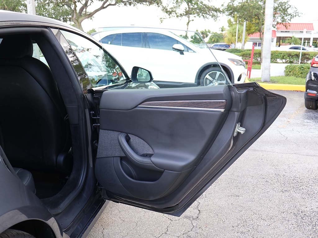 2022 Tesla Model S photo 22