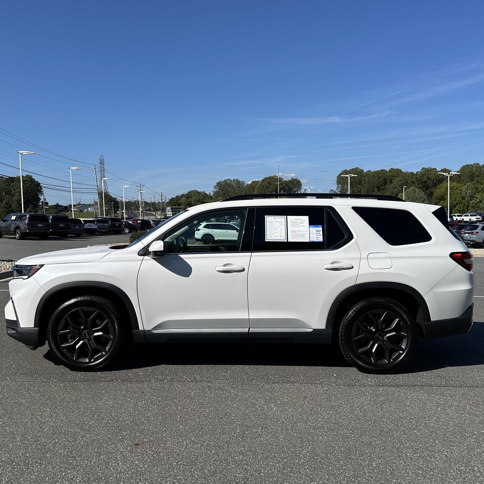 2023 Honda Pilot Touring photo 2