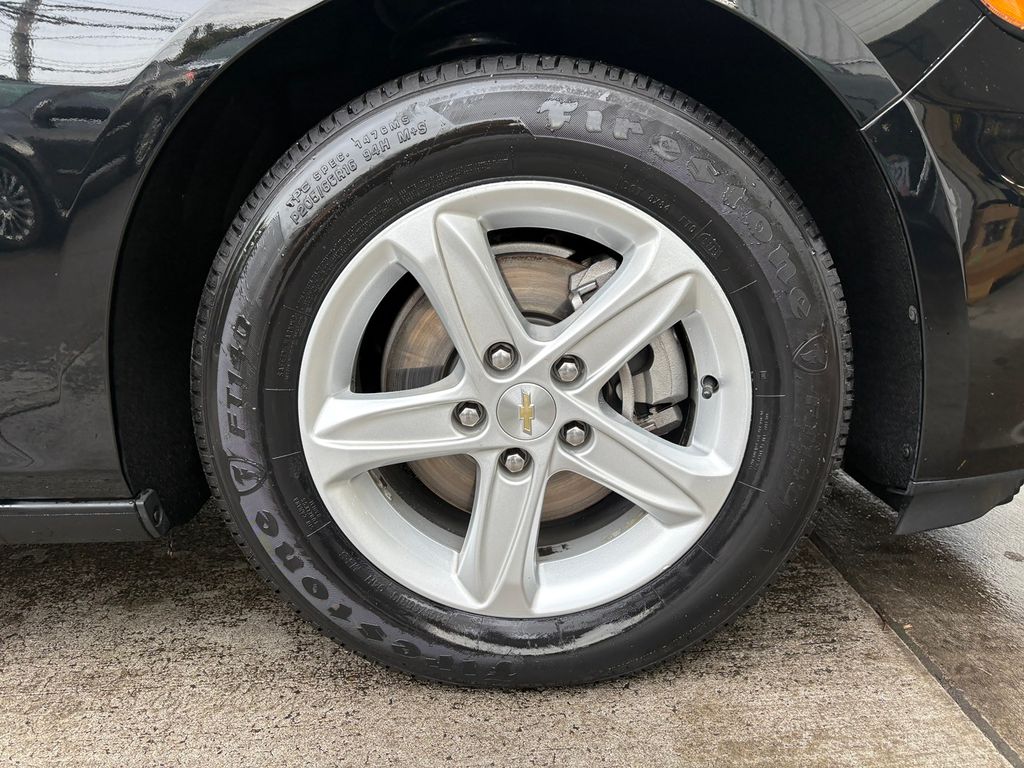 2020 Chevrolet Malibu LS photo 11