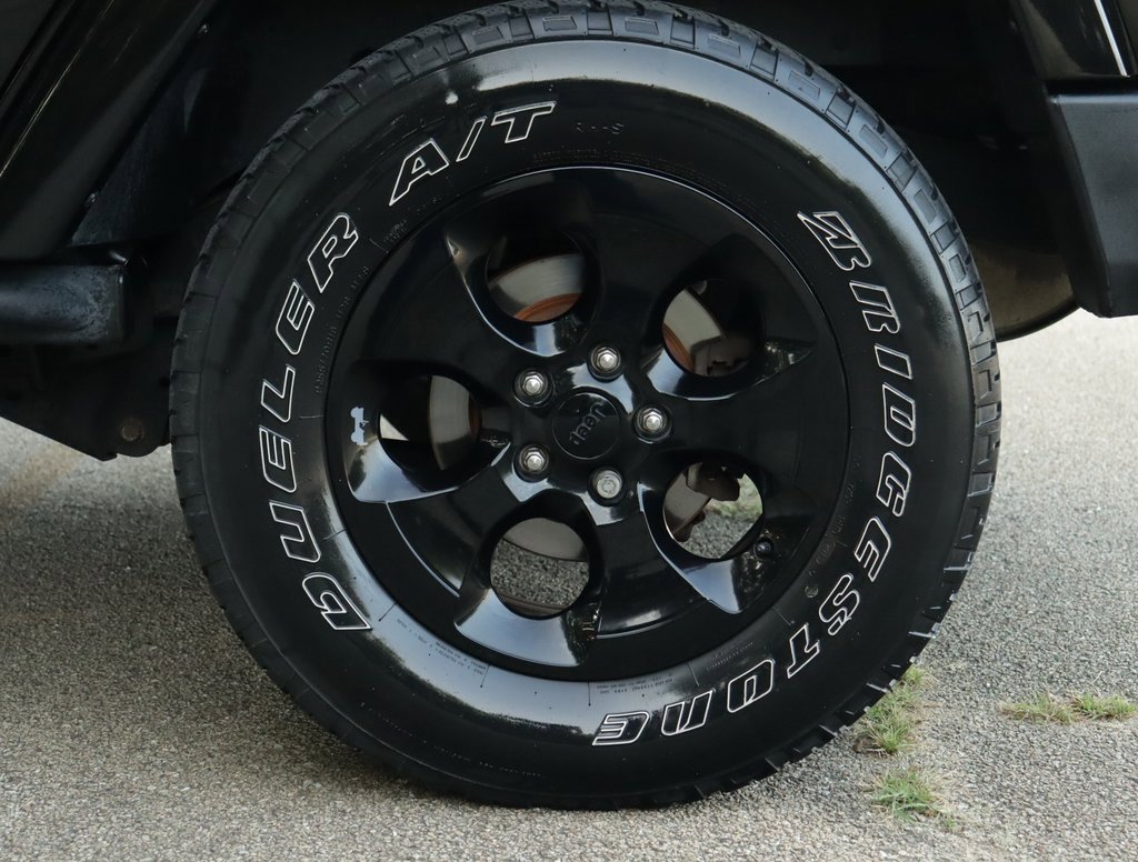 2015 Jeep Wrangler Unlimited Altitude photo 25