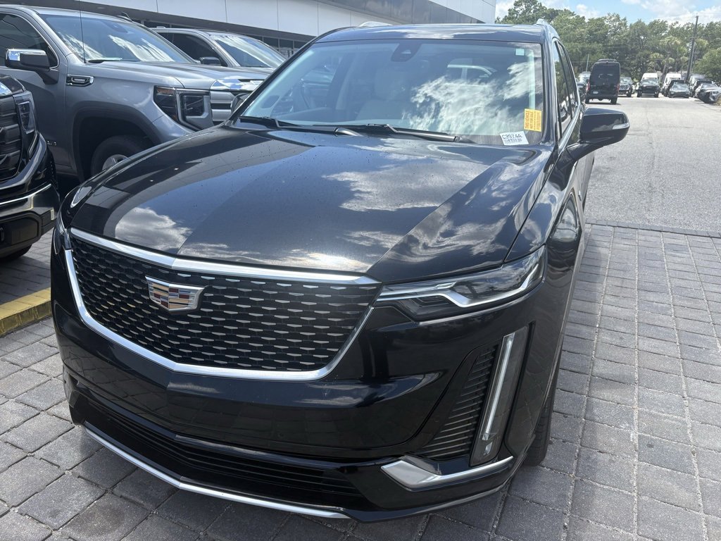 2021 Cadillac XT6 Premium Luxury photo 2