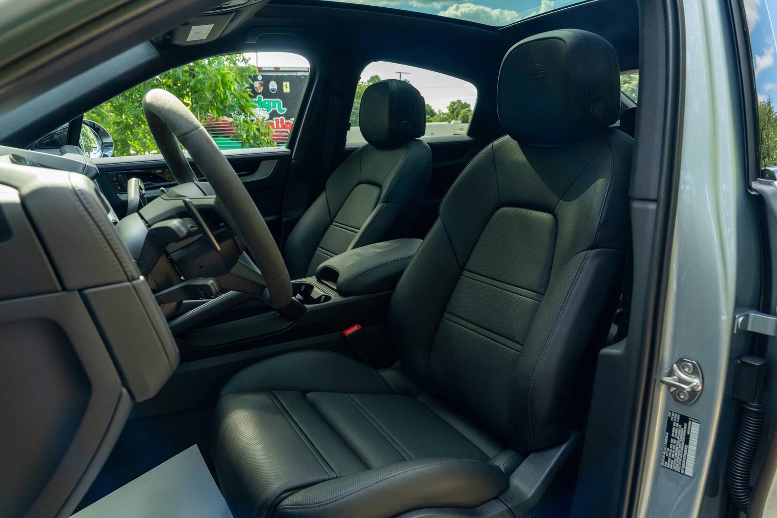 2026 Porsche Cayenne Base photo 5