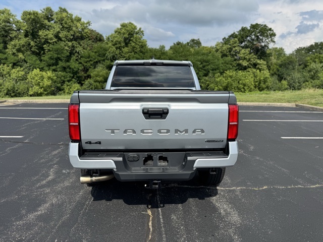 2025 Toyota Tacoma TRD Off-Road photo 4