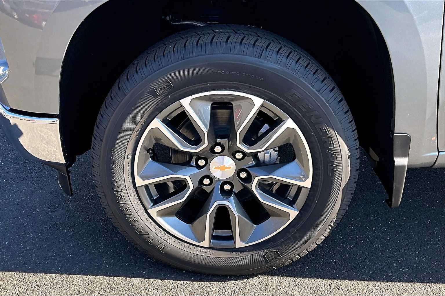 2025 Chevrolet Silverado 1500 LT photo 7