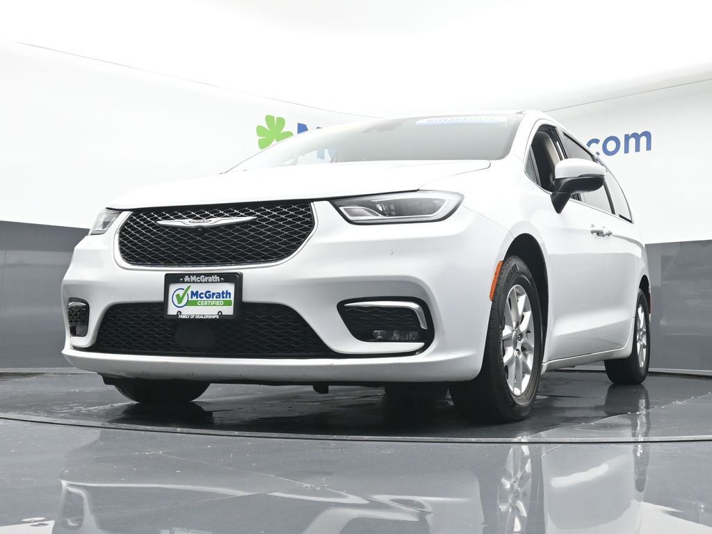 2023 Chrysler Pacifica Touring L photo 4