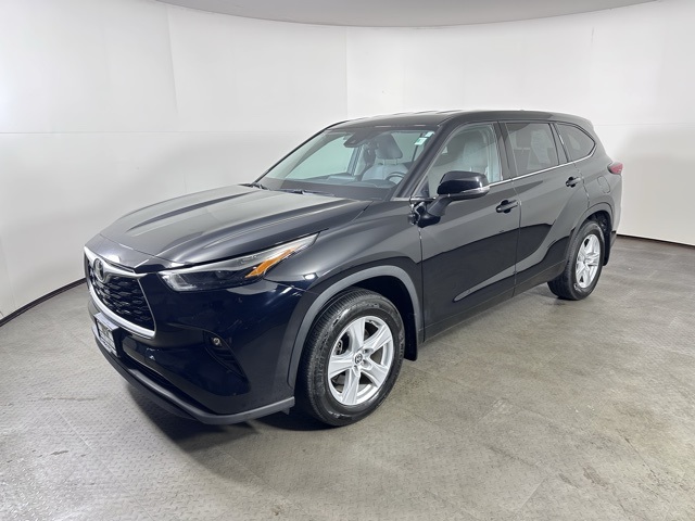 2022 Toyota Highlander LE photo 7