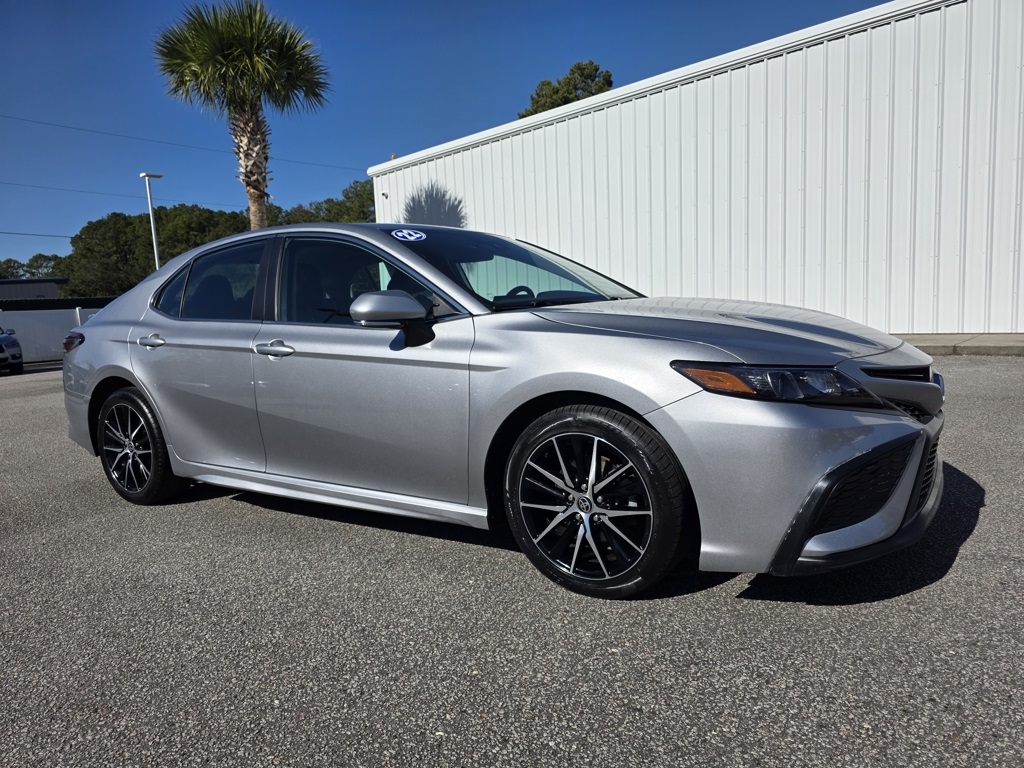 2022 Toyota Camry SE photo 2