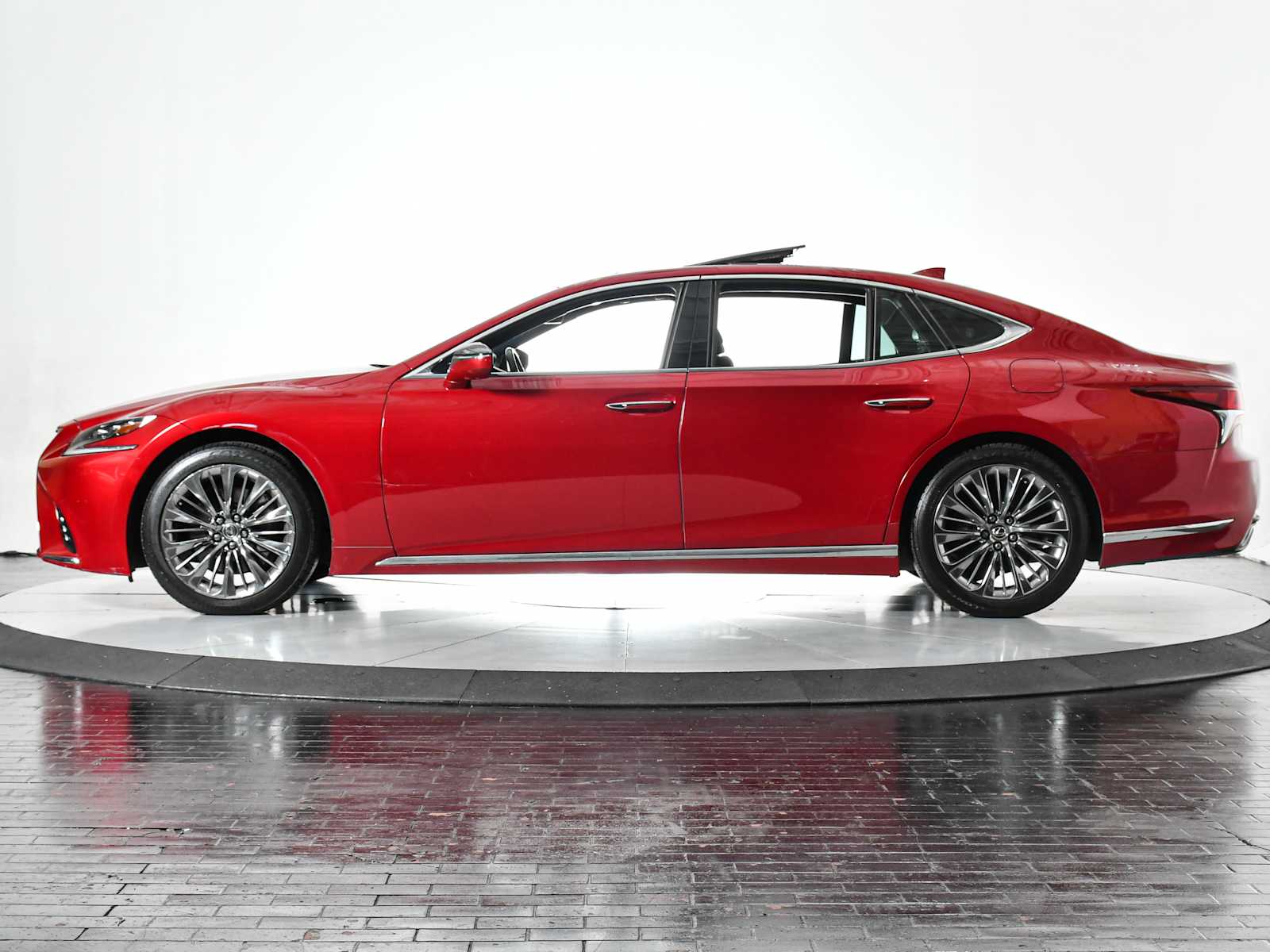 2019 Lexus LS 500 photo 2