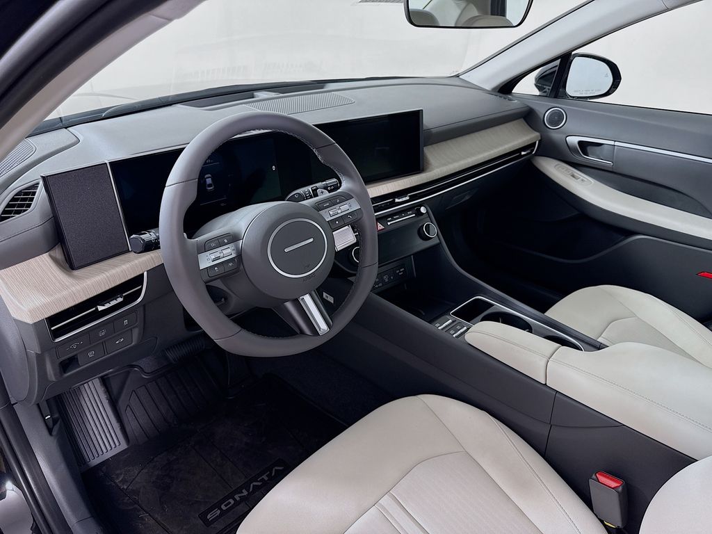 2025 Hyundai Sonata Hybrid SEL photo 9
