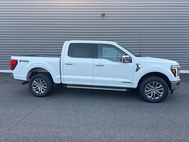 2025 Ford F-150 Lariat photo 2