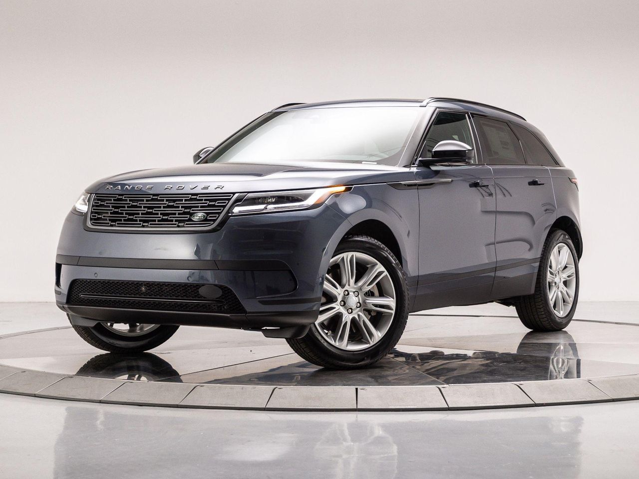 2026 Land Rover Range Rover Velar S's photo