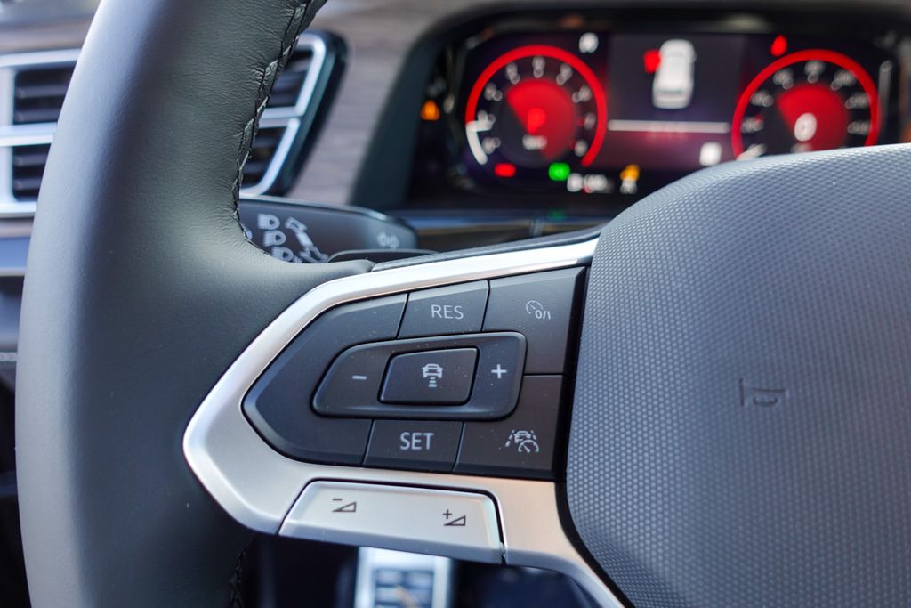 2025 Volkswagen Atlas SEL Premium R-Line photo 18