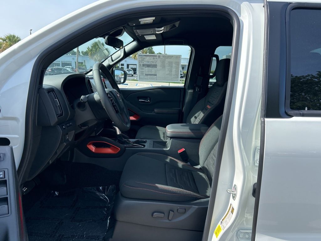 2025 Nissan Frontier PRO-4X photo 9