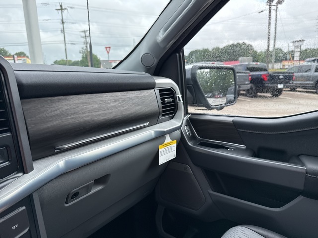 2025 Ford F-150 Lariat photo 35