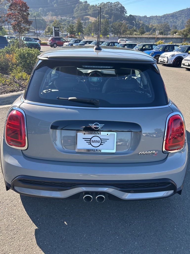 2023 Mini Cooper Hardtop S photo 2