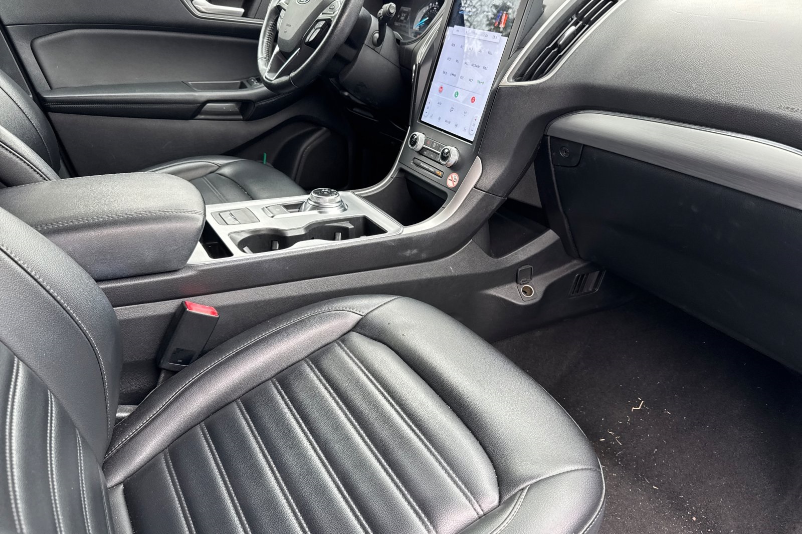 2022 Ford Edge SEL photo 17
