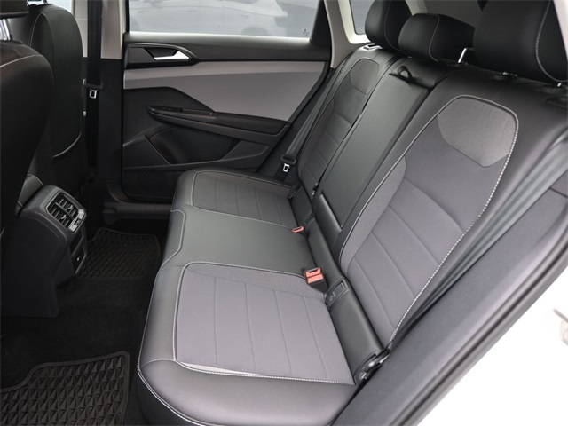 2023 Volkswagen Taos SE photo 4