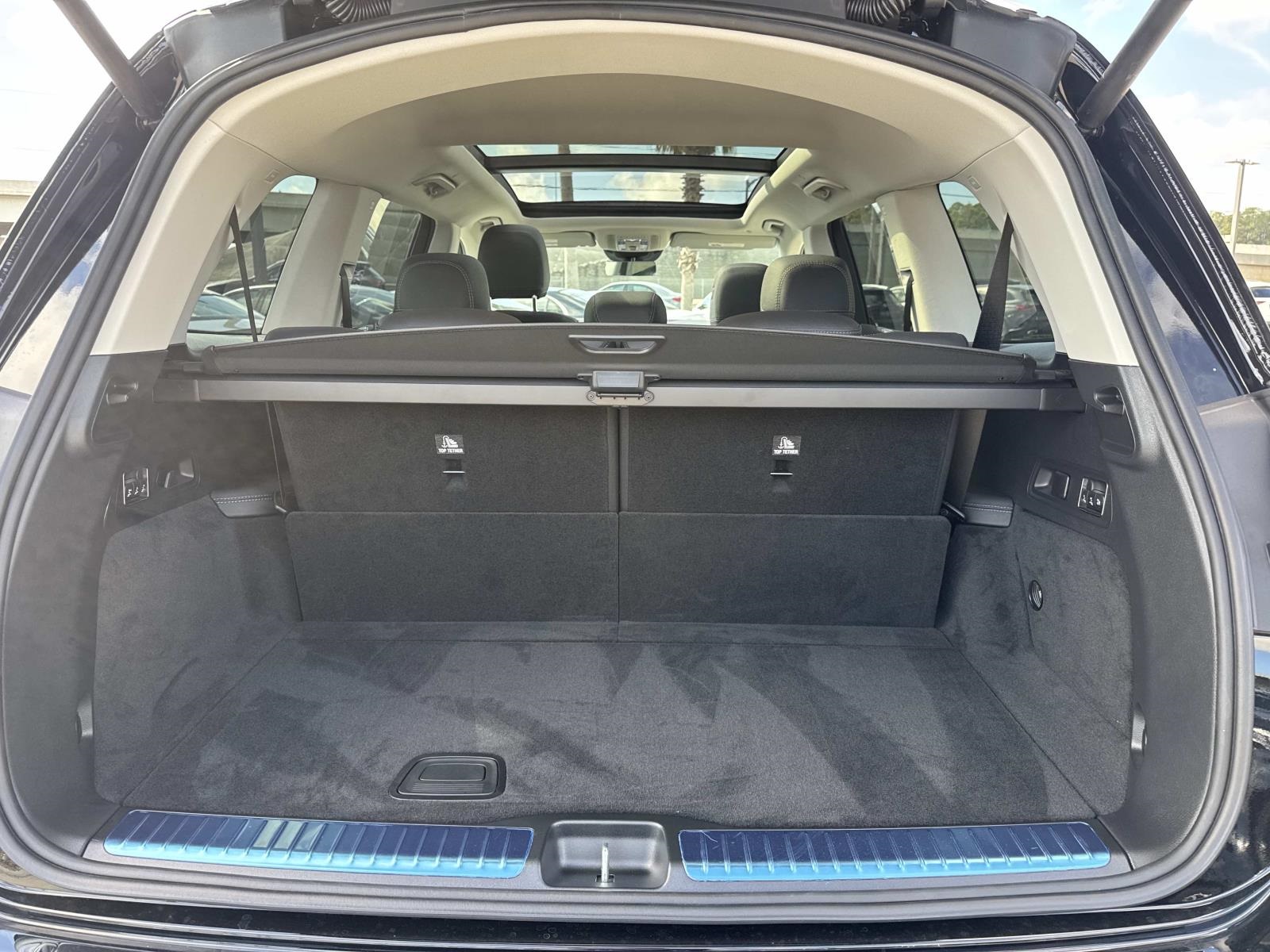 2026 Mercedes Benz GLS 450 4MATIC photo 4