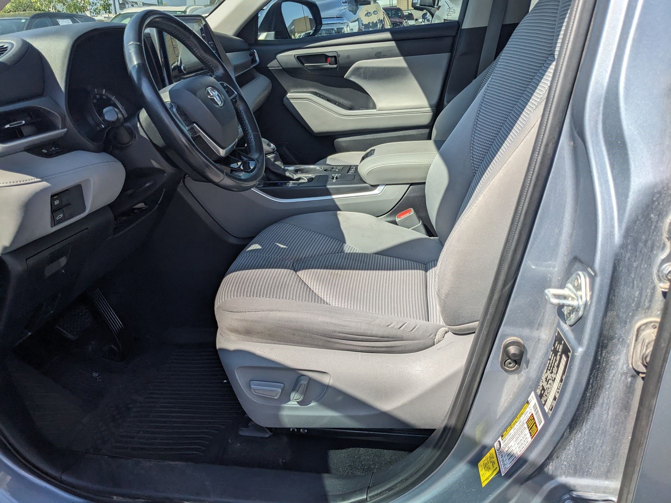 2021 Toyota Highlander Hybrid LE photo 22