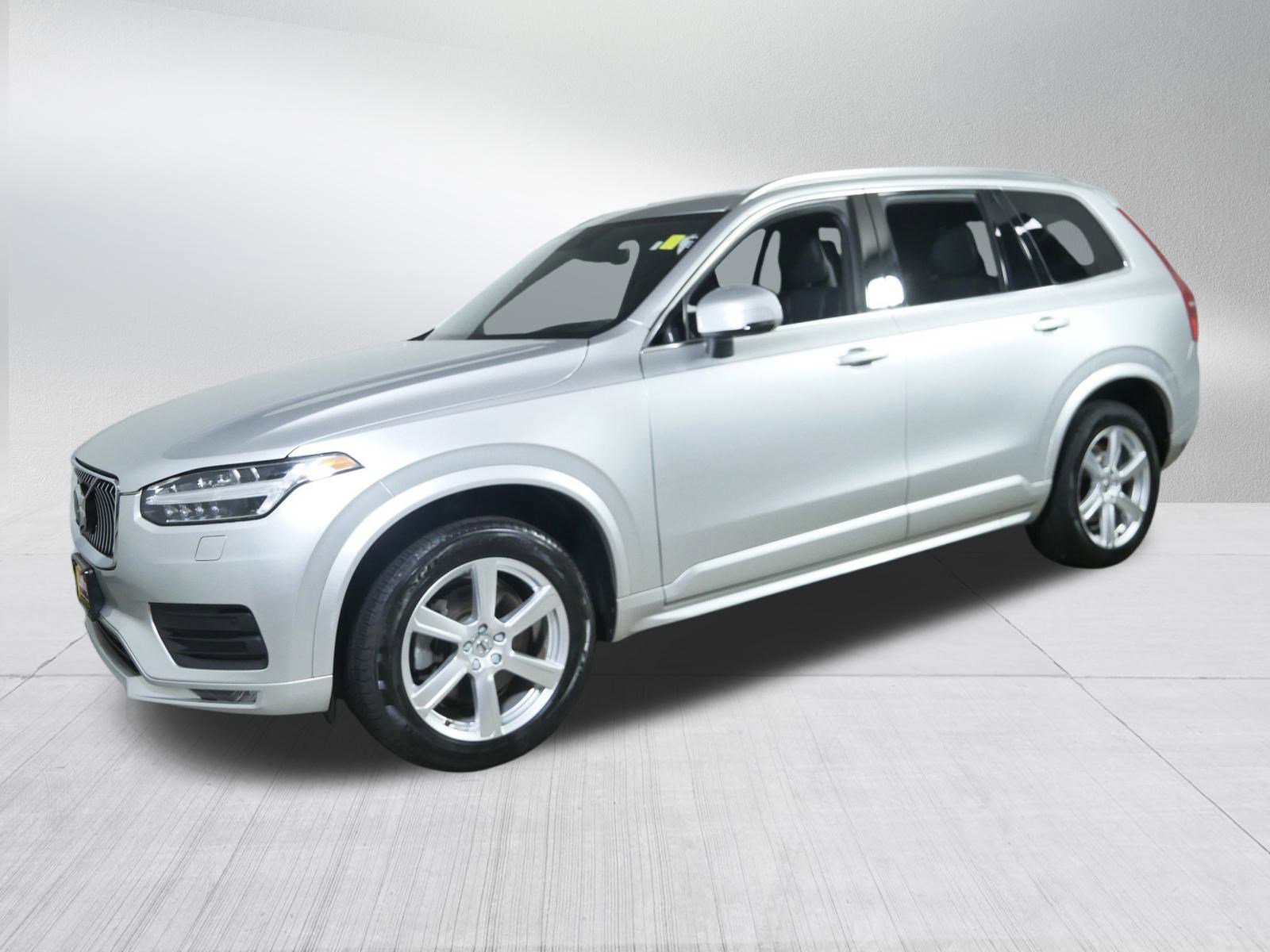 2020 Volvo XC90 Momentum AWD photo 3