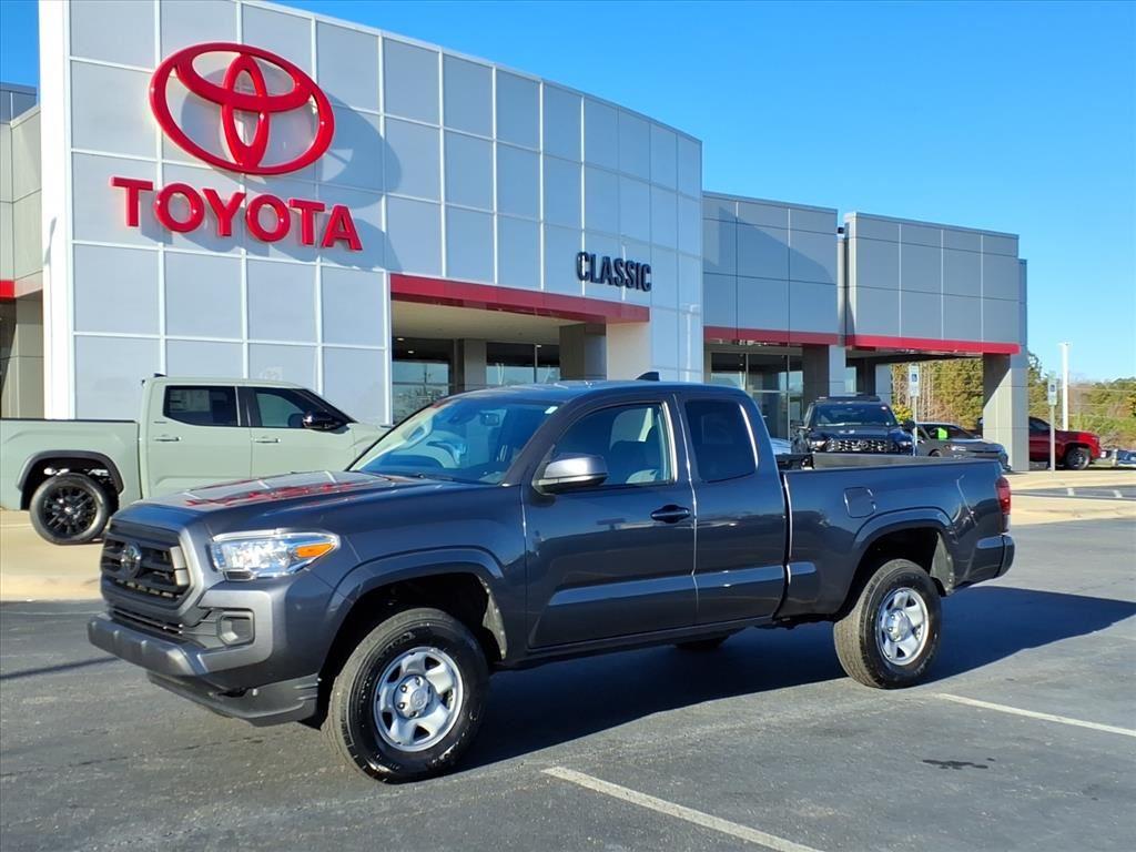 2022 Toyota Tacoma SR's photo