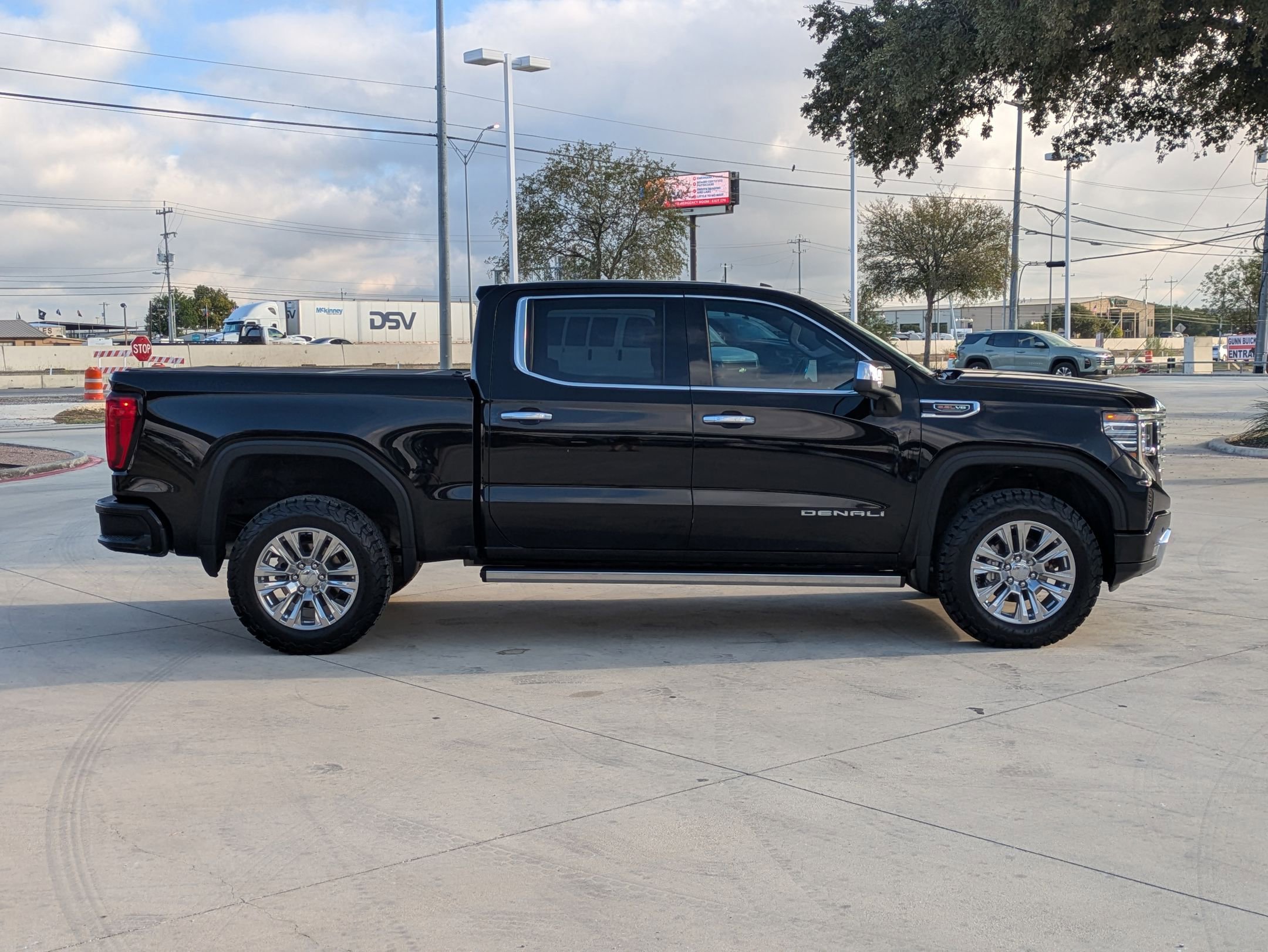 2023 Gmc Sierra 1500 Denali photo 2