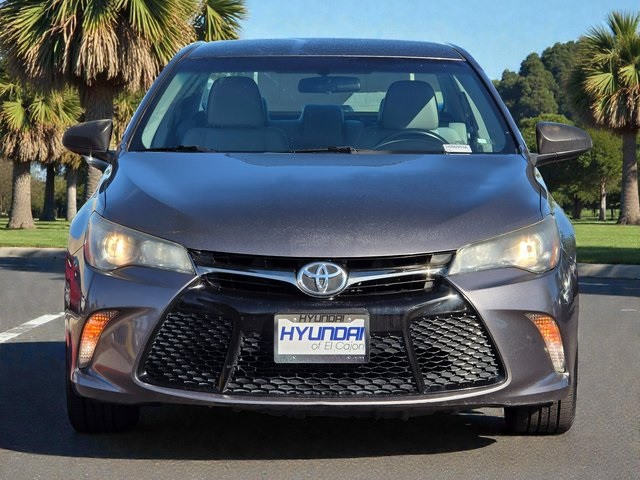 2017 Toyota Camry SE photo 3