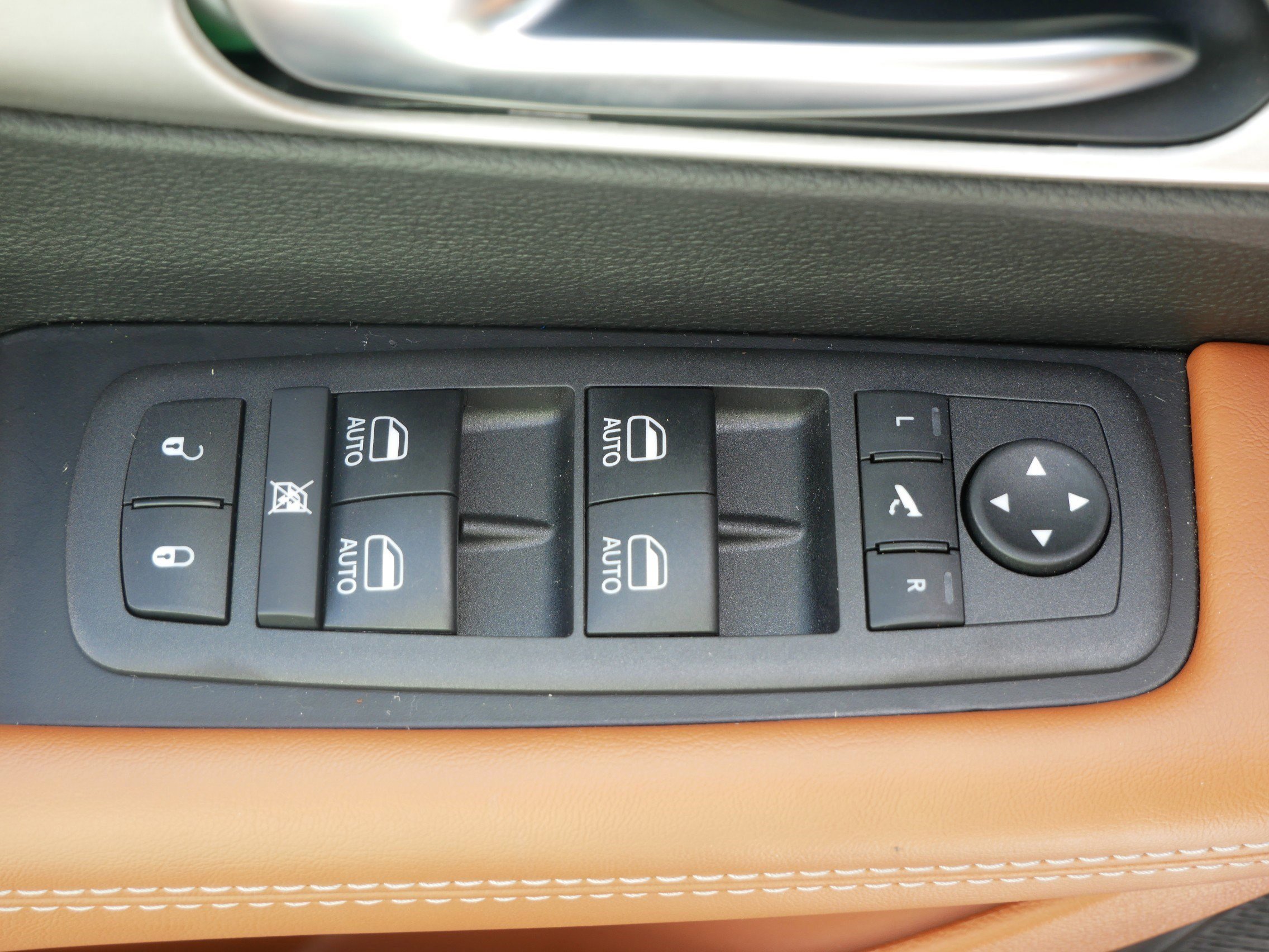 2026 Chrysler Pacifica Pinnacle photo 13