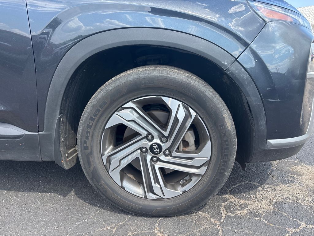 2022 Hyundai Santa Fe SE photo 2