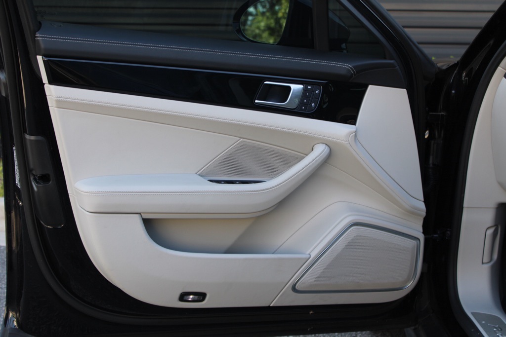 2023 Porsche Panamera E-Hybrid 4 photo 13