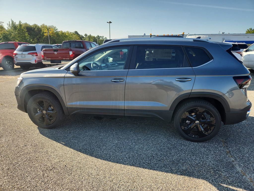 2025 Volkswagen Taos SEL photo 2