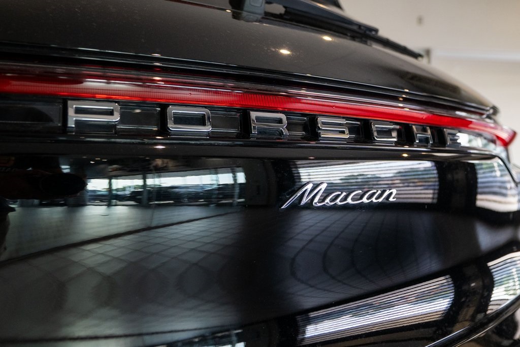 2025 Porsche Macan Base photo 13