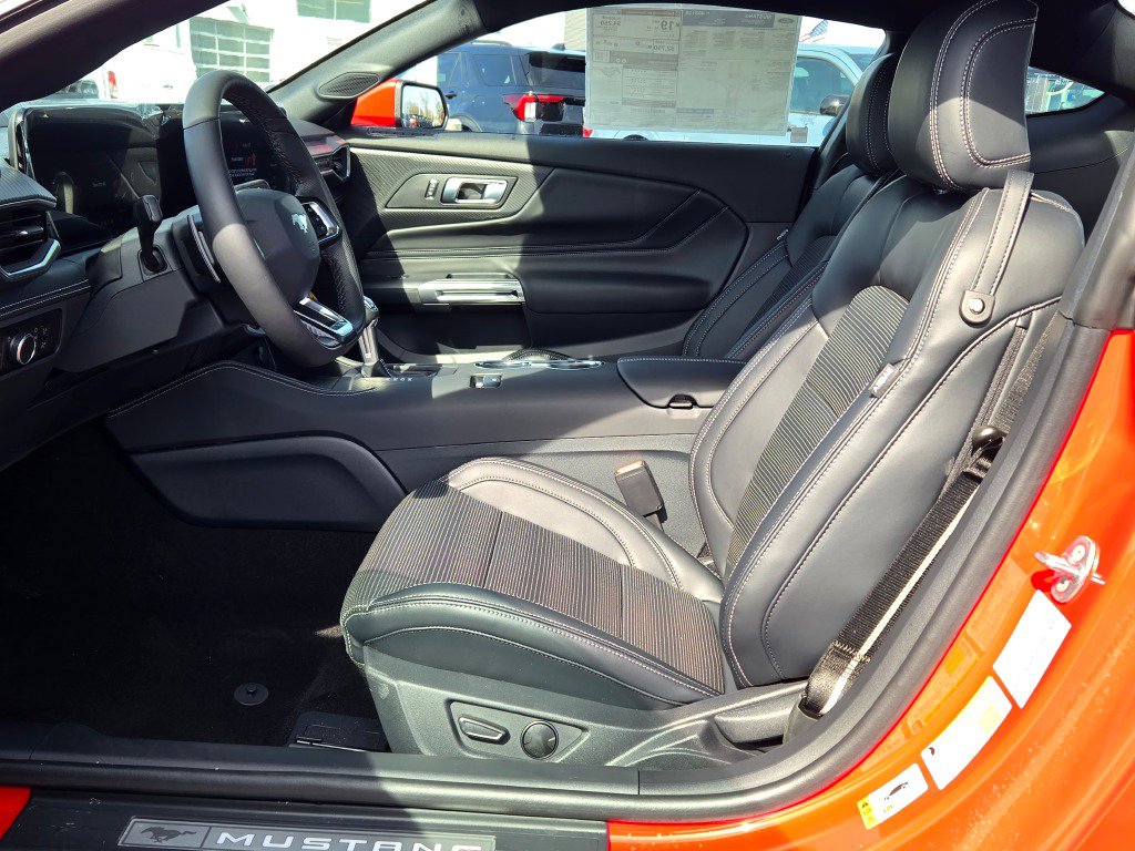 2025 Ford Mustang GT Premium photo 14