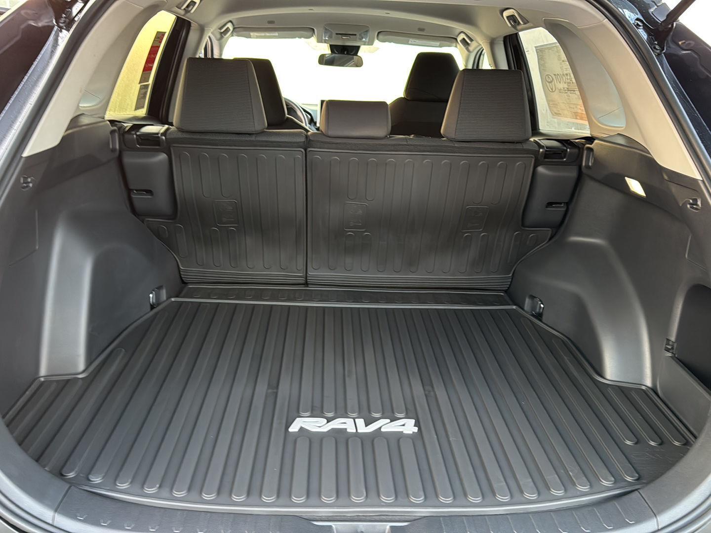 2025 Toyota RAV4 LE photo 21