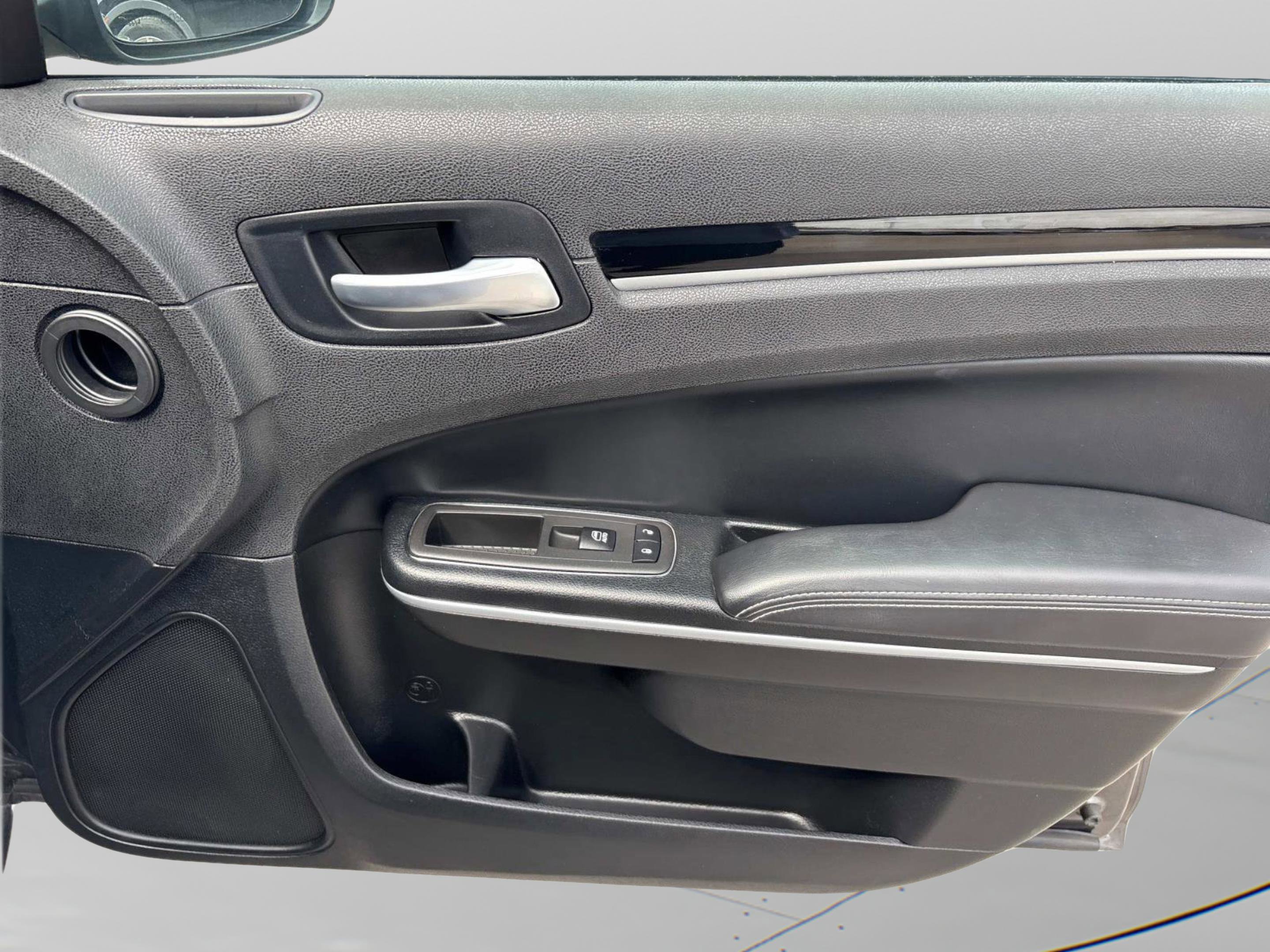 2022 Chrysler 300 S photo 31